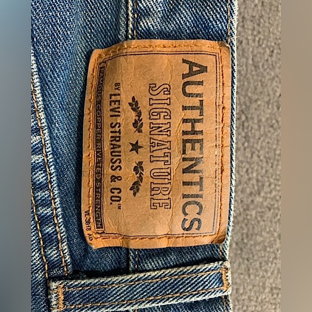 Levi Strauss & Co. Authentics Signature Men’s Blue Jeans 36x30 Straight Leg - Picture 4 of 5